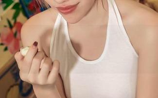 化妆间私拍合集：爱丝教你如何用“额头摔角”变身丝控美女！