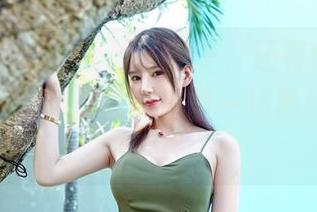 Feilin嗲囡囡 – 除了袜子，还有什么可以撩？张俊佳带你看美图里一场隐秘的照片秀！