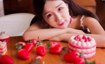 GIRLT果团网 – 网盘里的黄歆苑婚纱合集：看我变身白色精灵，不是仙女版的！只在这里哦！