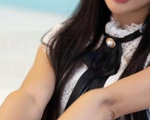 Habin夏彬(하빈)又来玩耍了，这次是那件神奇的针织波纹套图，更新中…