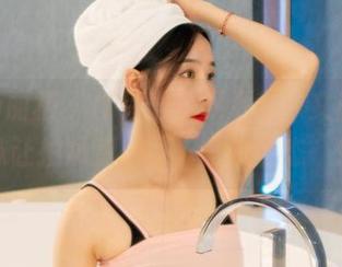 Ligui丽柜 – 图片里的双生花，文芮和姐妹让拍照变成了“比拼丑态”！