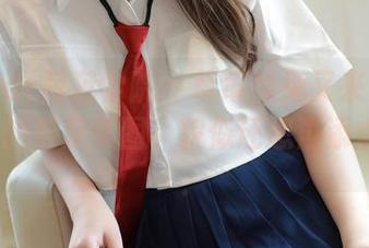MFStar模范学院 – 草莓兔兔又来更新了：免费的裸足美图，貌似还想再添点什么…