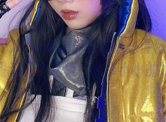 PoppaChan要让你在泳池边停留，等你来翻阅这份作品集，分享小小的水花！