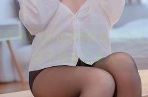 最新写真集！Quan冉有点饿的女孩，竟然不如小吃诱人