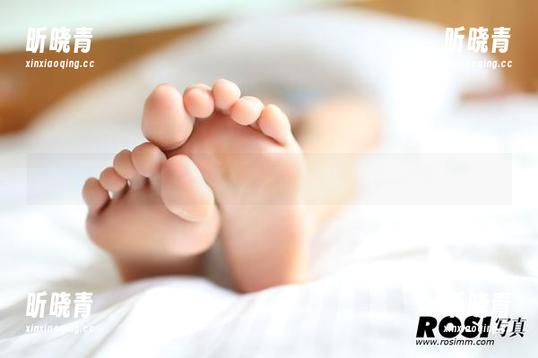 ROSI的全套写真：来这儿翘臀，谁不想更‘抢镜’？