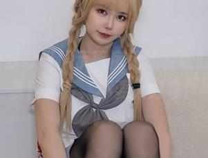 Tina很妖孽呀展示厨房里的轻松时刻，免费新图片，不要太好奇！