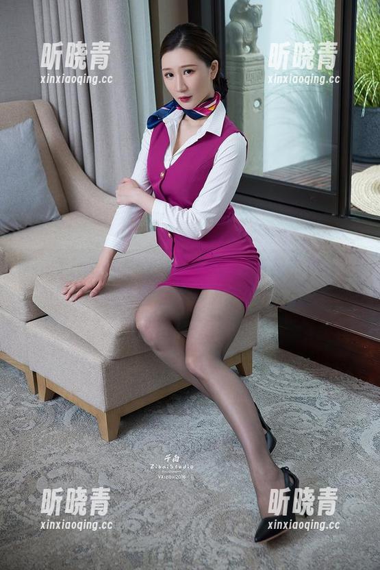 TouTiao头条女神-杜花花 TouTiao头条女神 - 这张杜花花的制服图片,怎么看都有种开会的感觉。