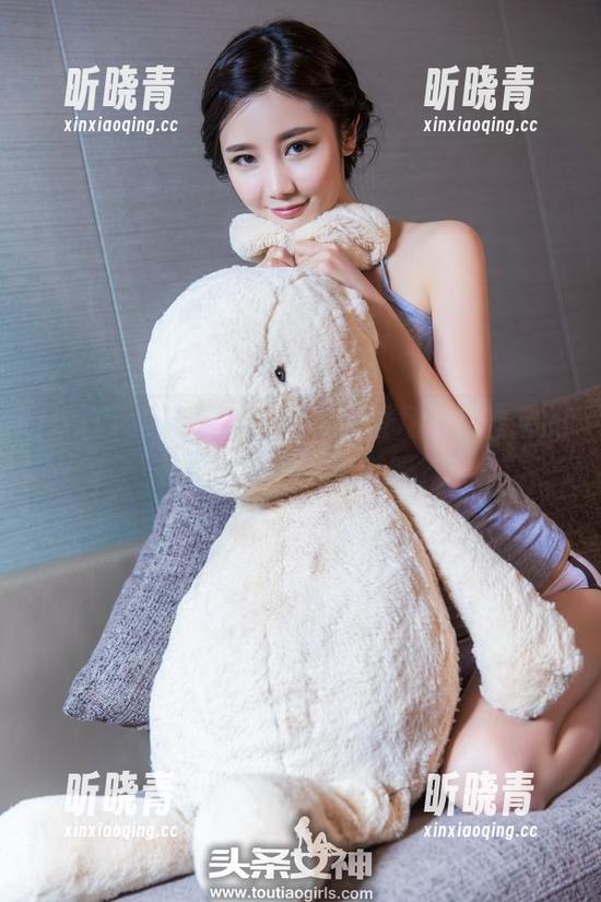 TouTiao头条女神-鱼宝宝 TouTiao头条女神 - 美图登场,鱼宝宝的长腿是多少人的梦呓?