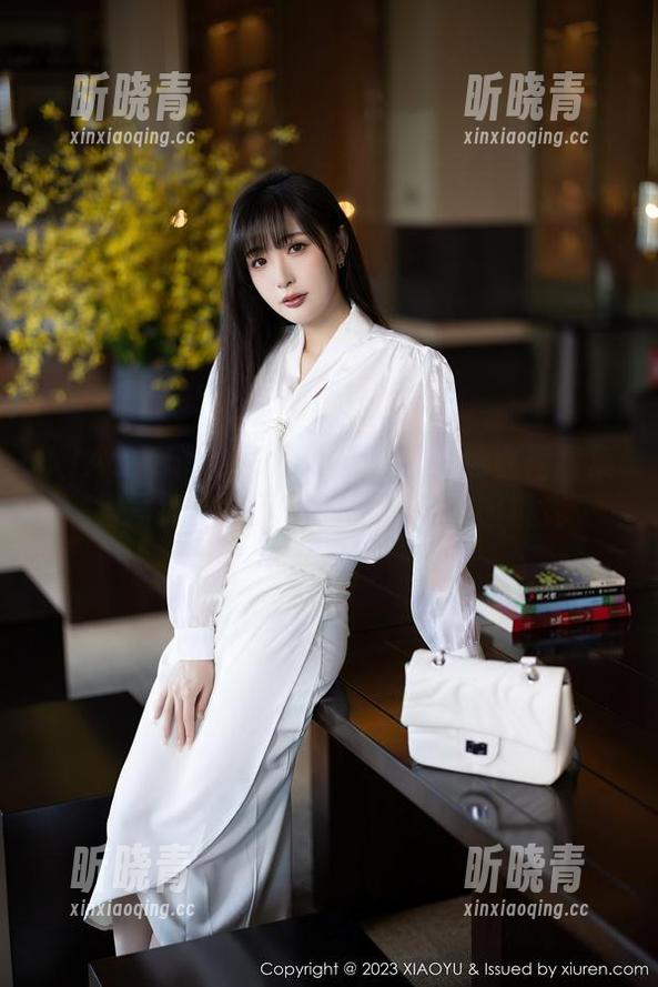XIAOYU语画界-小海臀Rena XIAOYU语画界 - 小海臀Rena白裙图集:裙摆摇曳,下载即刻开启逗趣模式!