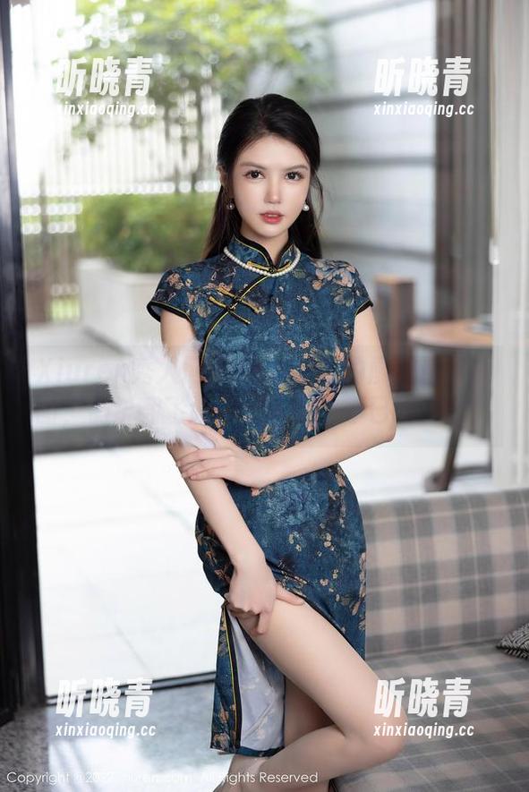 Xiuren秀人网-Erikaki Xiuren秀人网 - Erikaki的厨娘精选原图,锅铲翻飞间,让人心生不已的姿态。