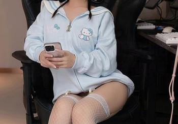 Xiuren秀人网 – 一页一页翻你的兔妹妹的纯白合集，愈看愈觉得是种享受。