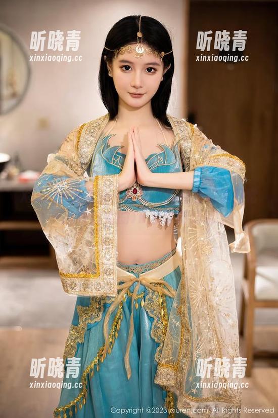 Xiuren秀人网-周周不吃香菜 Xiuren秀人网 - 周周不吃香菜写真日常:寻找她的JK全套新颜值