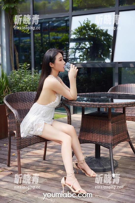 YouMi尤蜜荟 - 记录Domen瑶瑶在校服里的小乐趣，网盘写真来梅开二度！