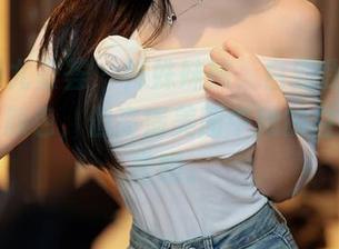 YouMi尤蜜荟 – 姝姝妹妹，白到我都想给她加点颜色，但高清美图中她的白就是最耀眼。