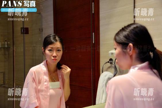 pans - 小倩的教室写真，一边翻书一边想“我怎么会在这里？”