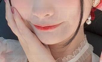 翻了翻，Wendy的制服系列来了，最新的设计竟然让人对“简单”有了另一种想象。