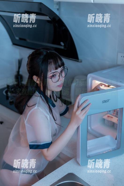 没事儿翻翻七月喵子的《幻想兽娘集-月食本-火狄娅》，资源满满，眼花缭乱，怎么选都没错！