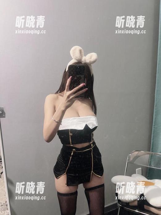 微密圈 - 兔宝妮to的校服大片：成功与可爱交错，猜猜谁是主角？