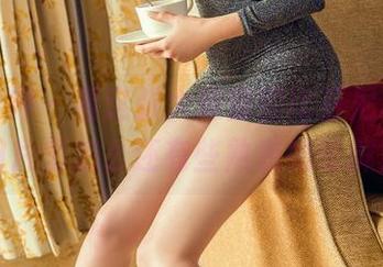 头条女神 – 看这张大蜜蜜的比基尼写真，图片里怎么还有些熟悉的轮廓？