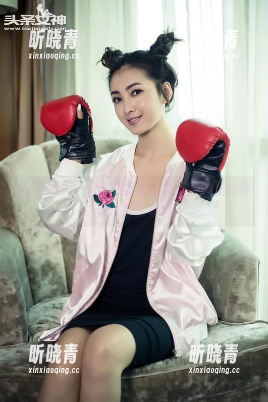 头条女神-王佳凝 头条女神 - 王佳凝教室写真,图册里的青春没那么单调