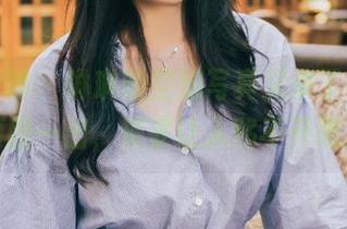 头条女神 – 琳琳的空姐写真又来了，最新原图一出，妥妥让人移不开眼！