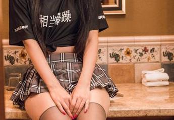头条女神 – 这件旗袍真有意思｜莫晓希的写真精选，快来瞧瞧这韵味