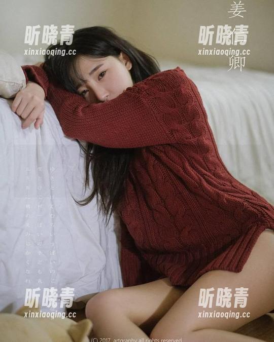 没错，又是姜仁卿(강인경)的旅拍更新，图片中的她就像走出了画框。