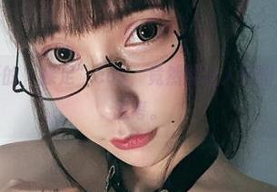 小泉学姐吖的“裸足”cos，竟然能让人对脚产生这样的思考。