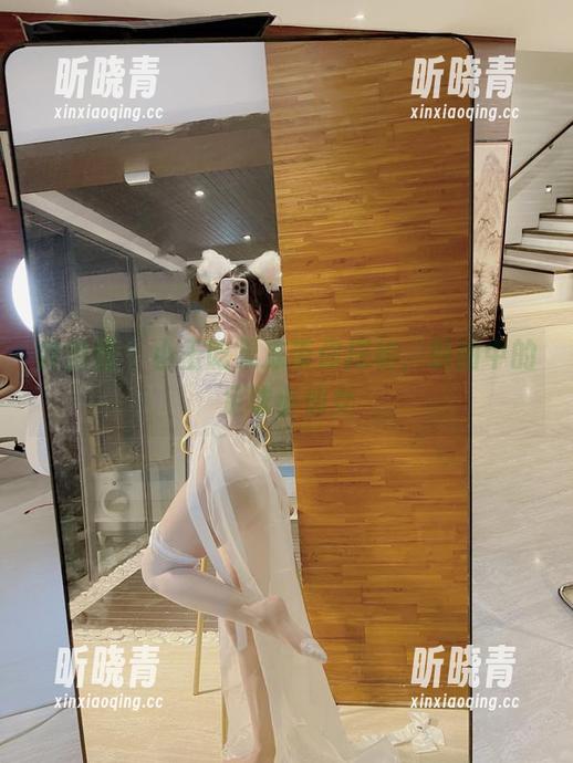 微密圈 - 小玉吃果冻带你探秘，原图中的足球小仙女