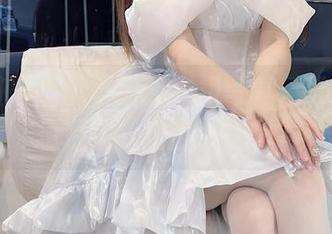 微密圈 – 小萌子的连衣裙写真，难道我只想为她的衣服打分吗？