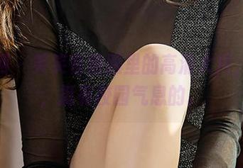 尤果网 – 笑笑在校服里的高清大片，别说，挺有校园气息的。