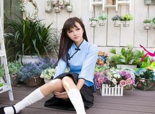 尤果网 – 泳池里的谭晓彤，私拍合集就像是一场纷沓而来的潮流。