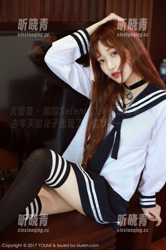 尤蜜荟-娜露Selena 尤蜜荟 - 娜露Selena的JK原图在线:我去年买的裙子出现了,这算是一种时光机吗?