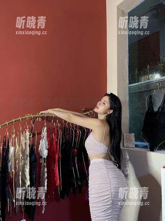 就是阿朱啊 微密圈 - 就是阿朱啊的高清图册,自拍女郎这次怎么又变得如此俏皮?