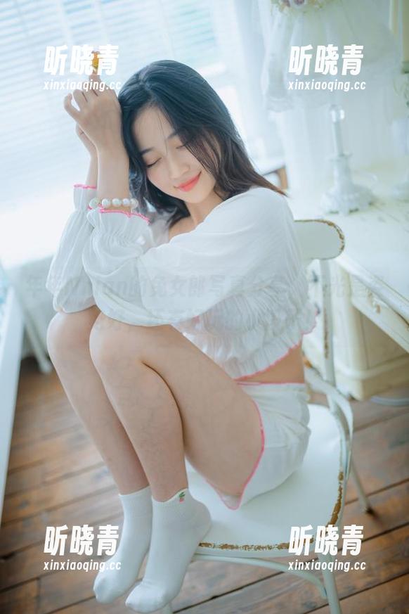 年年Nnian 年年Nnian的兔女郎写真分享,不光是姿势好,还有好玩的小段子!