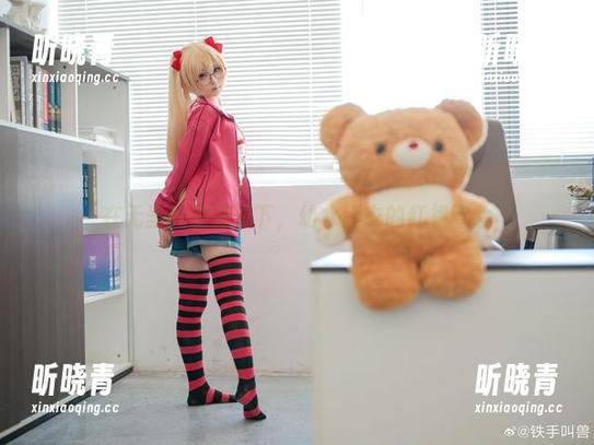 在无圣光的笼罩下，幼水铃衣的红裙冒险