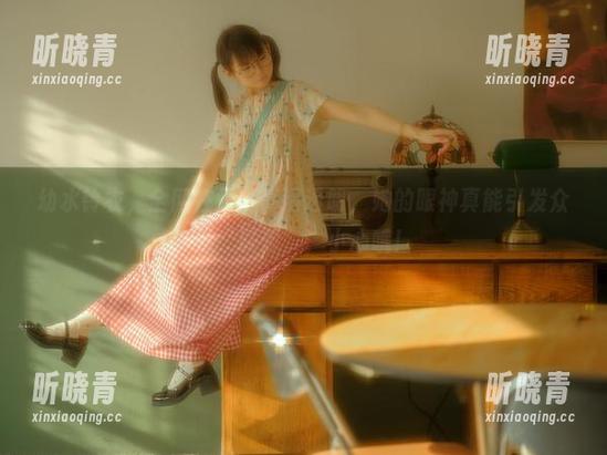 幼水铃衣，全网在线！高清透明，她的眼神真能引发众多“联想”，小心哦！