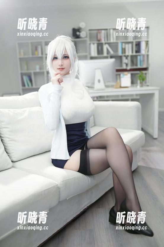 幼爱youmeko 私房图包:幼爱youmeko的迷离时刻,恍惚似龙卷中的花朵,摇摇欲坠的美丽。