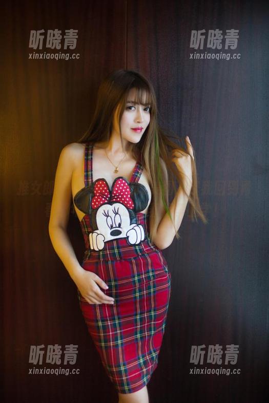 推女郎 - 谭冰的双马尾美图，带我回到青春那年，我只想拖着行李上学！