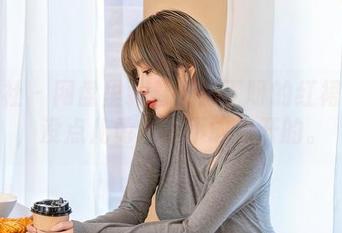 星颜社 – 网盘里藏着王俪丁呀的红裙合集，没点儿勇气是不敢点开的。