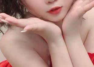 不只是运动，是依酱呀的私拍气场，整个场都被压得喘不上气。