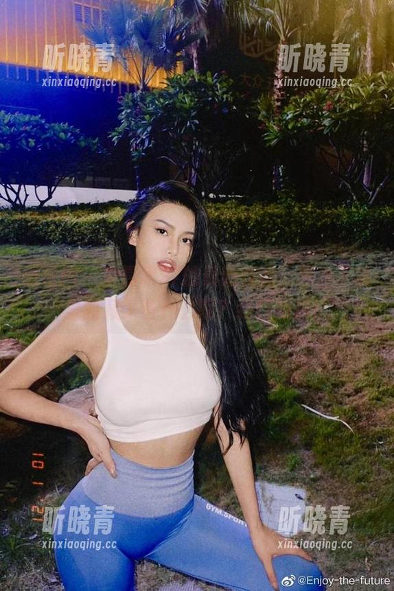 李嘉欣97 微密圈 - 李嘉欣97的最新作品,黑丝丁裤里暗藏了些什么呢?我想知道!