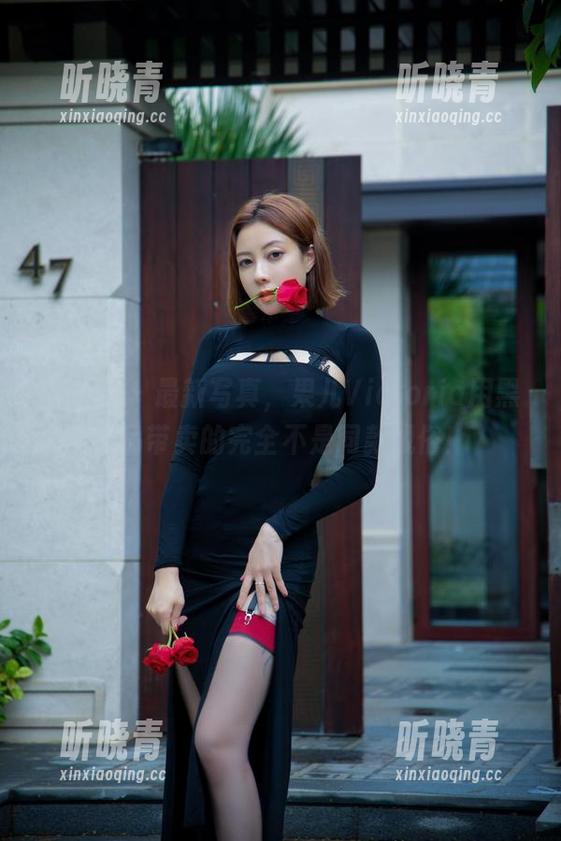 微密圈 - 最新写真，果儿Victoria用黑丝吊带卖的完全不是同款脱俗！