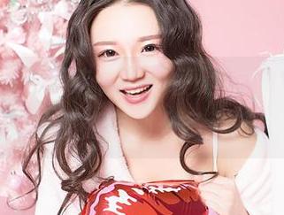 果团网 – 王语纯说：即使是一个女孩，连美图都能有那么多姿态？
