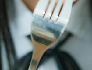 果团网 – 毛衣也可以有情绪？王语纯的作品集，让你下载回家的不是衣服，是氛围！