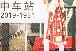 梦丝女神 – 可岚，你这一条油光丝袜，我的眼睛都要被晃花了。