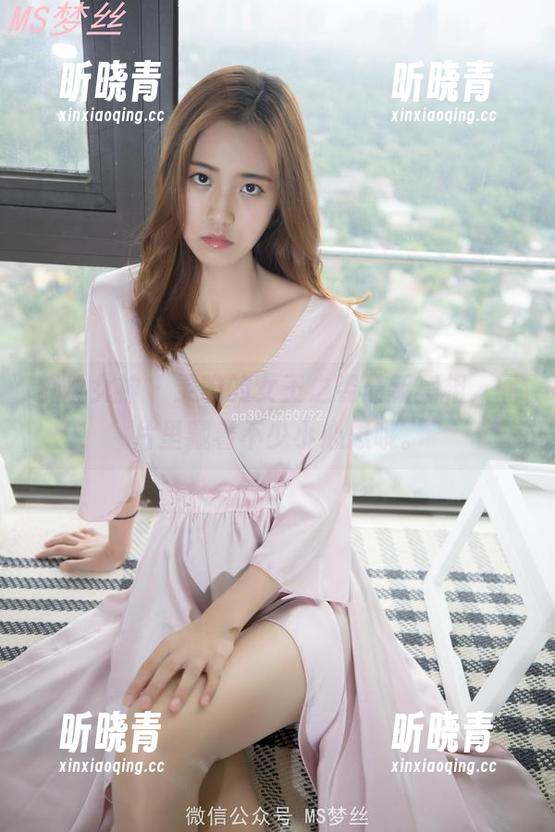 梦丝女神 - 灵唯的女王之姿最新亮相，图片里藏着不少小心思哦。