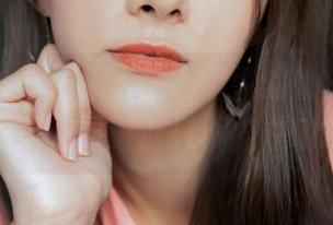 梦丝女神 – 图集上藏着雪馨的蕾丝，可是我只想知道那只小猫在哪？