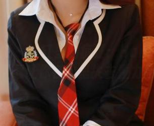模范学院 – 浴缸里的疯狂：Hana妹的写真下载让你在水里失去重力感！