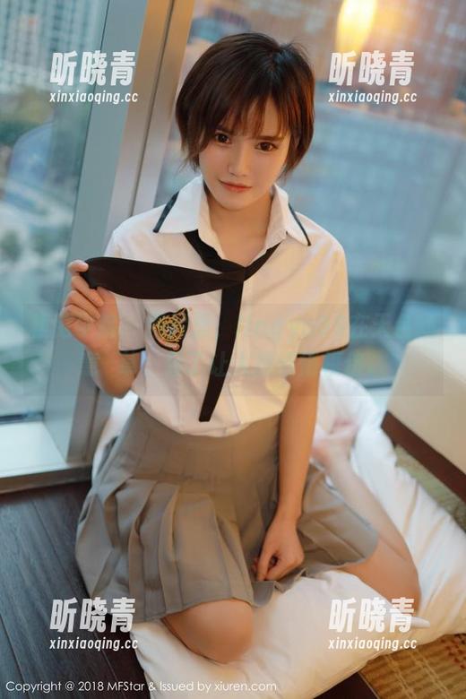 模范学院-lingyu69 模范学院 - 图片里,lingyu69在天台随意喫草,看了让人想悄悄模仿。